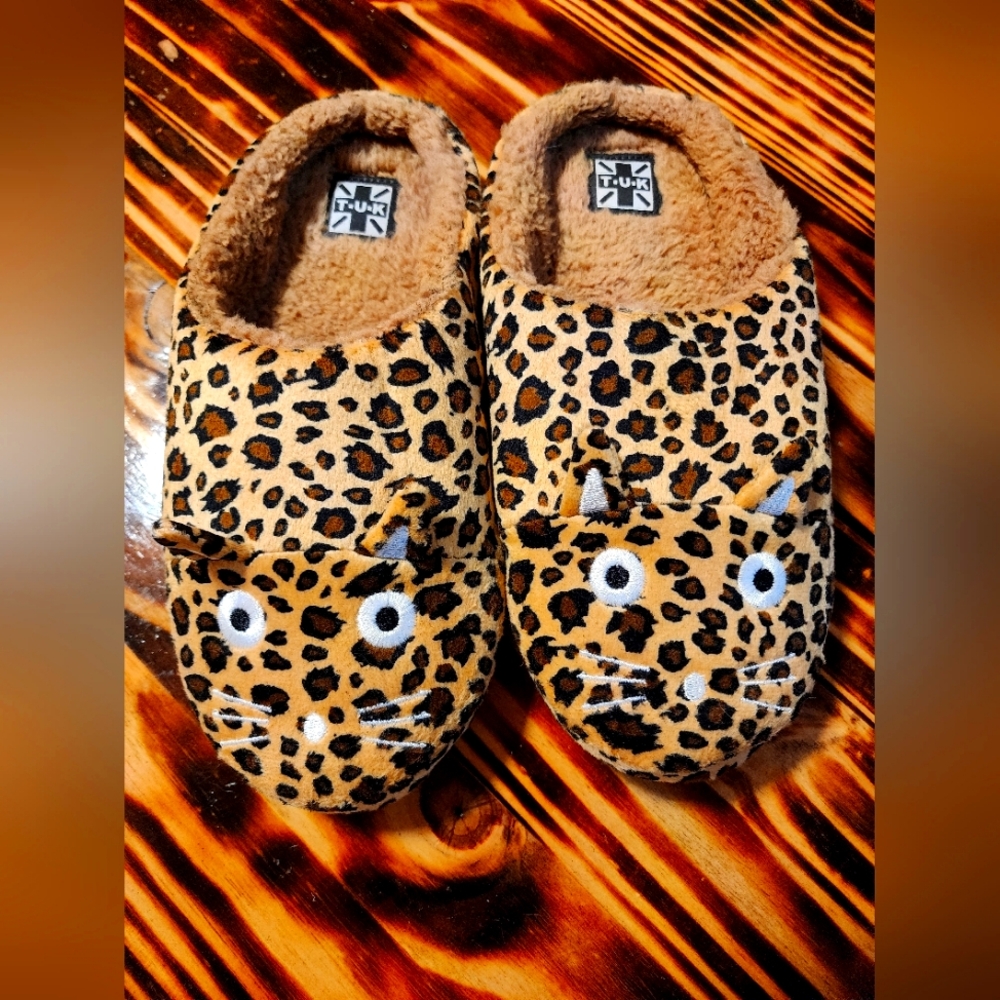T.U.K. Leopard Print Women's Slippers